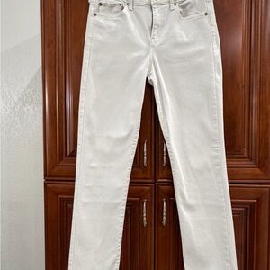 GAP Classic Straight White Jeans Size 6/28R Mid Rise Stretch Denim